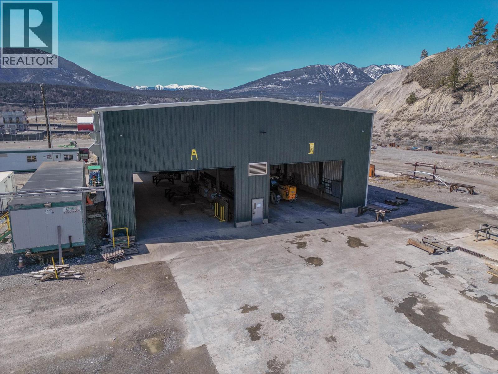  9100 Grainger Road, Canal Flats