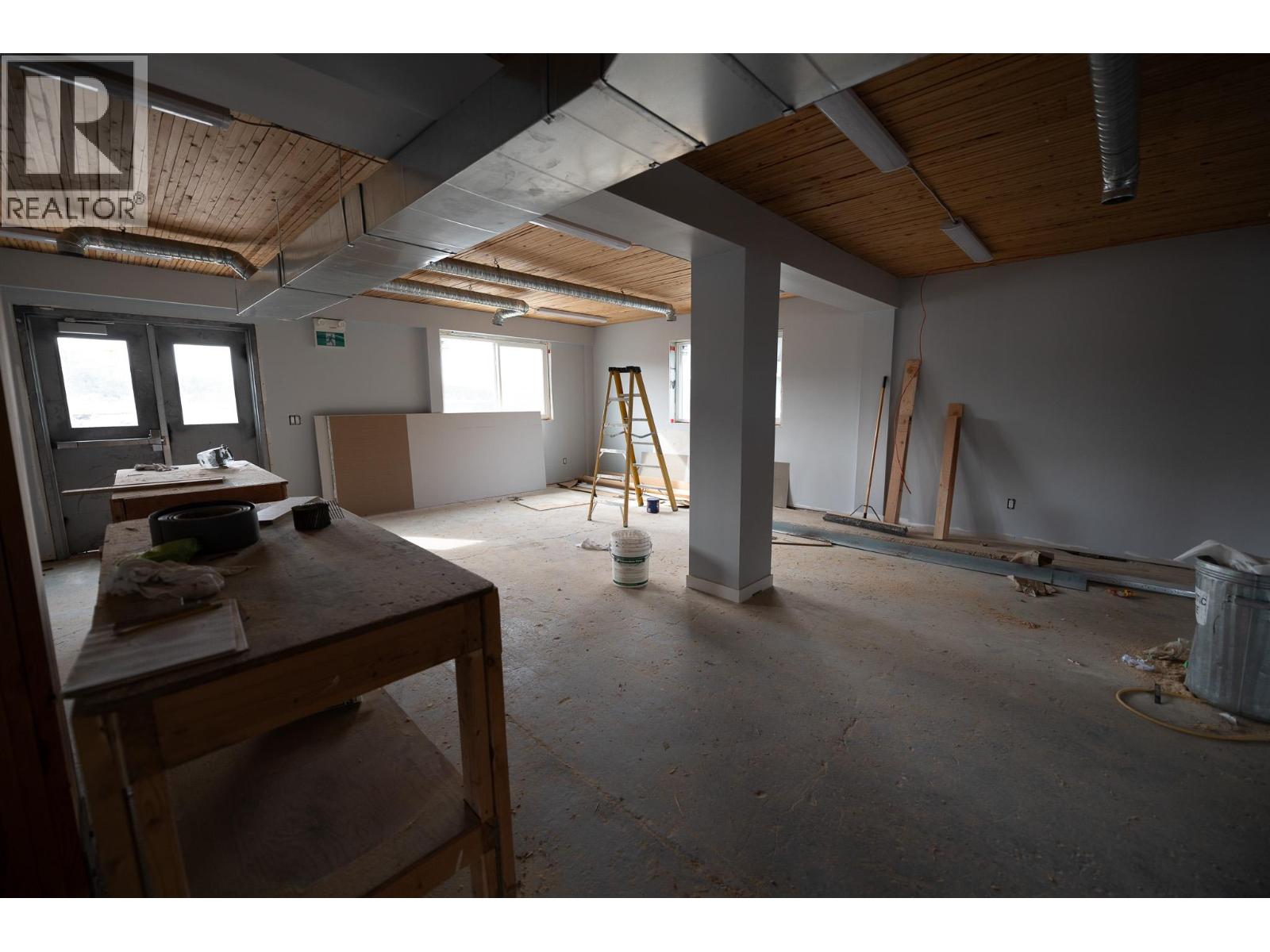  9100 Grainger Road, Canal Flats