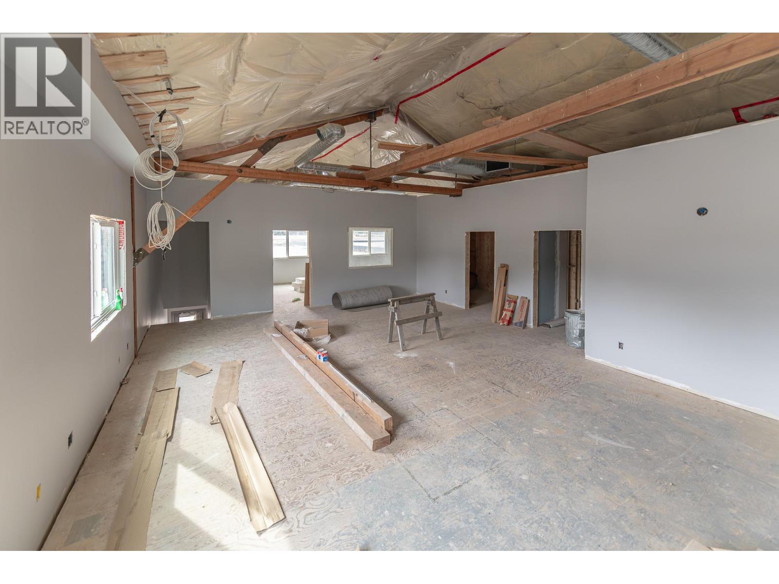  9100 Grainger Road, Canal Flats