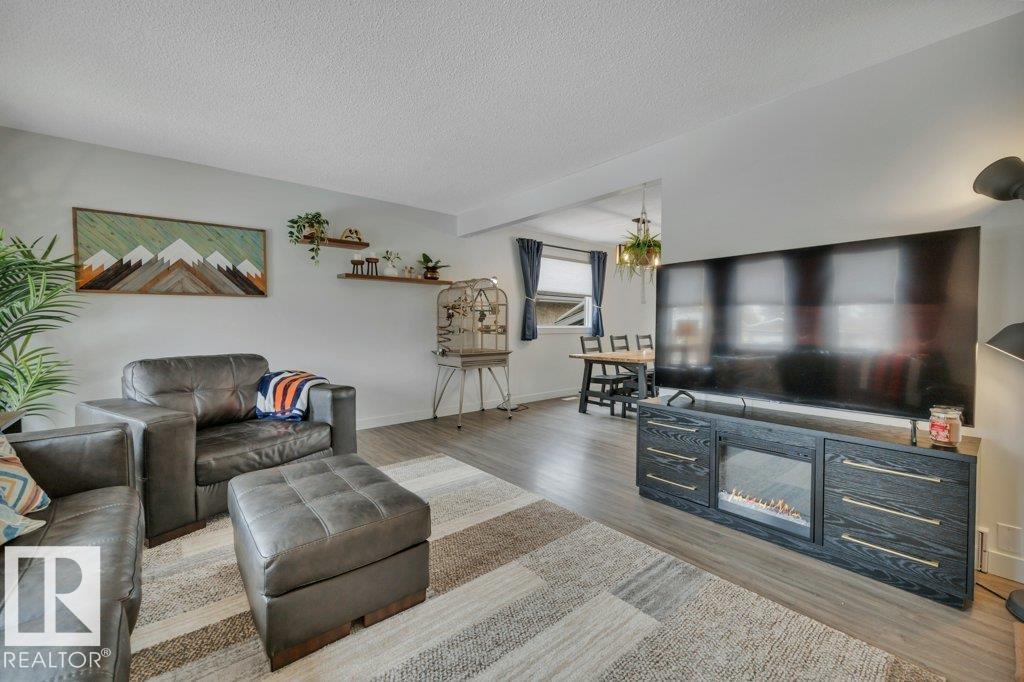 10721 33A AV NW, Edmonton