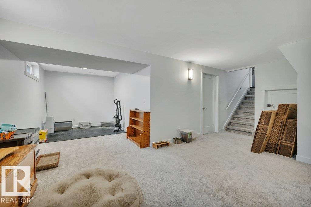 10721 33A AV NW, Edmonton