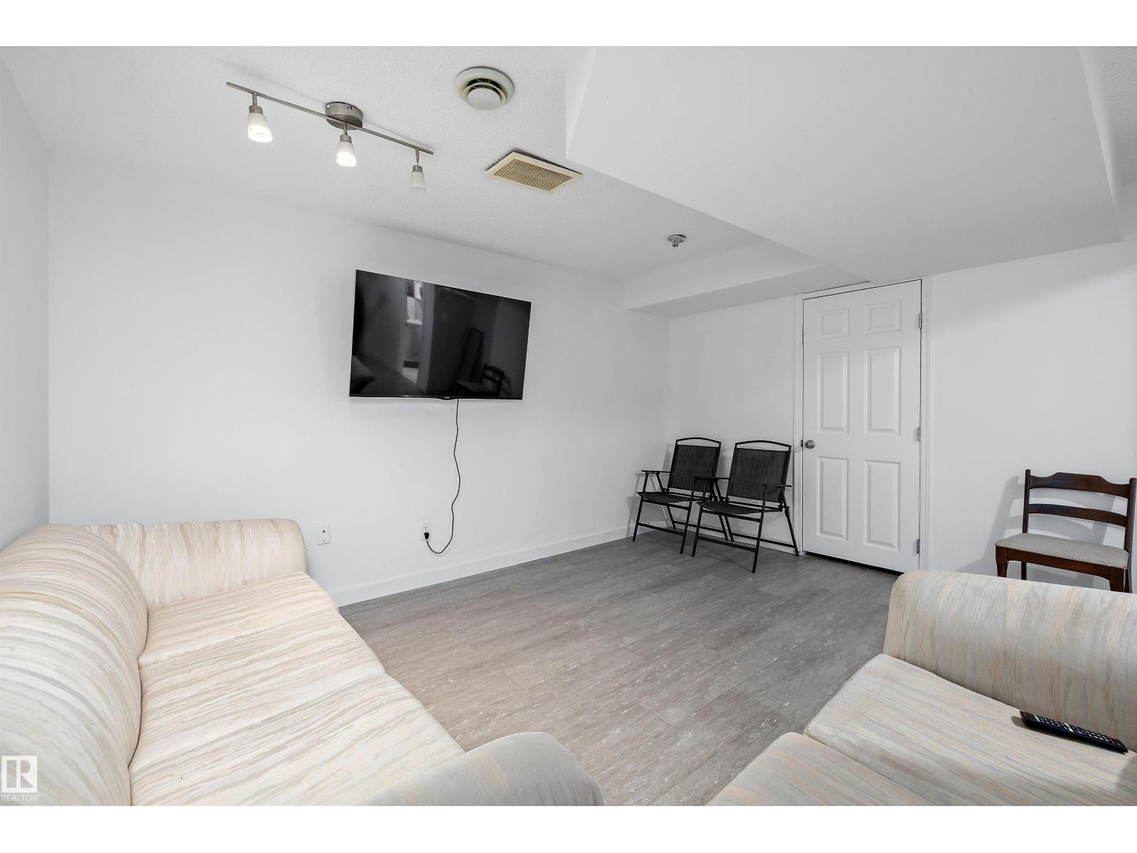 16304 43 ST NW, Edmonton