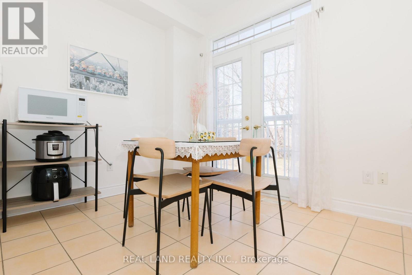 22 LORING DOOLITTLE COURT - 15