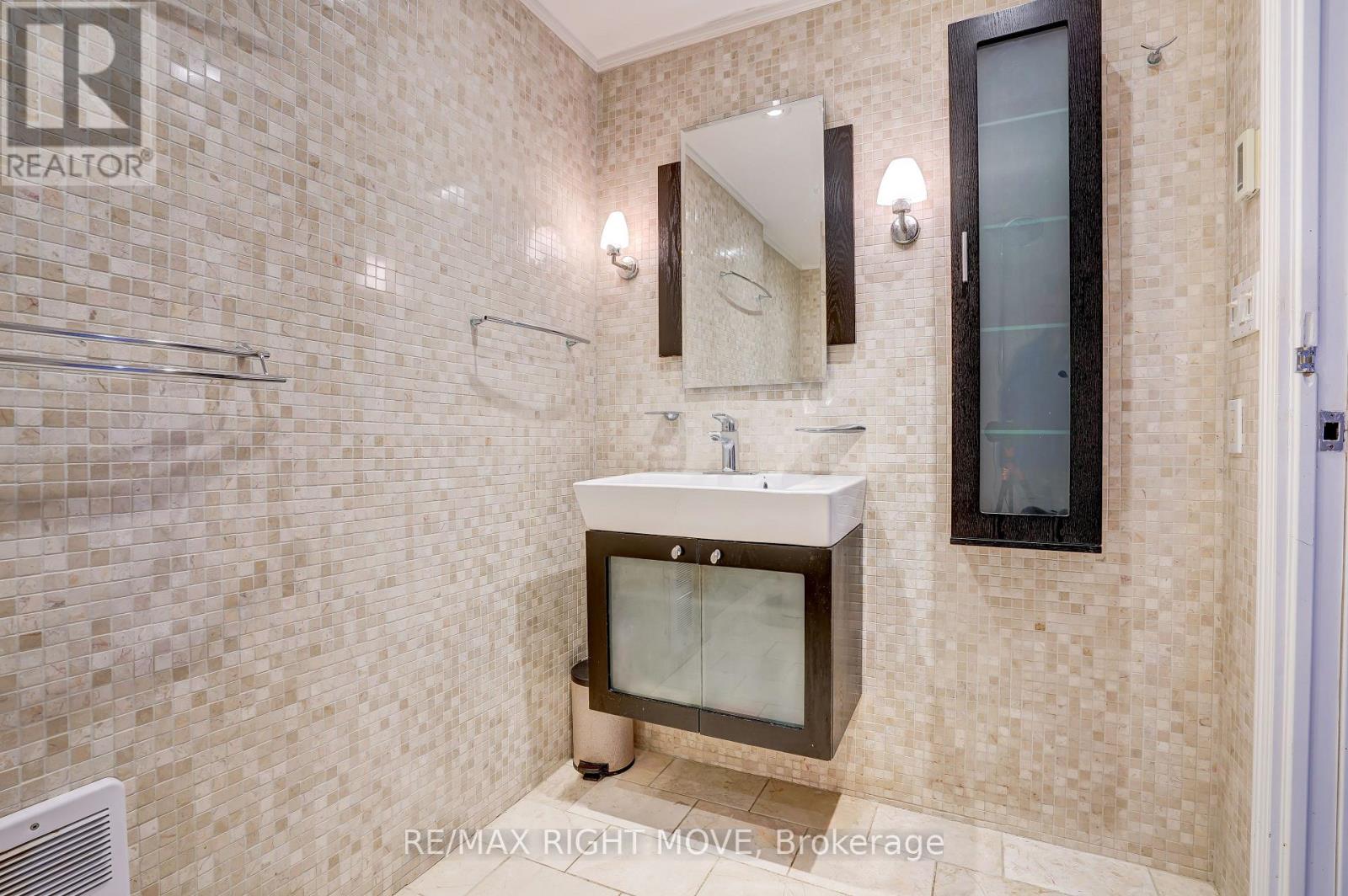 15 – 40 VICTORIA CRESCENT,Orillia,,