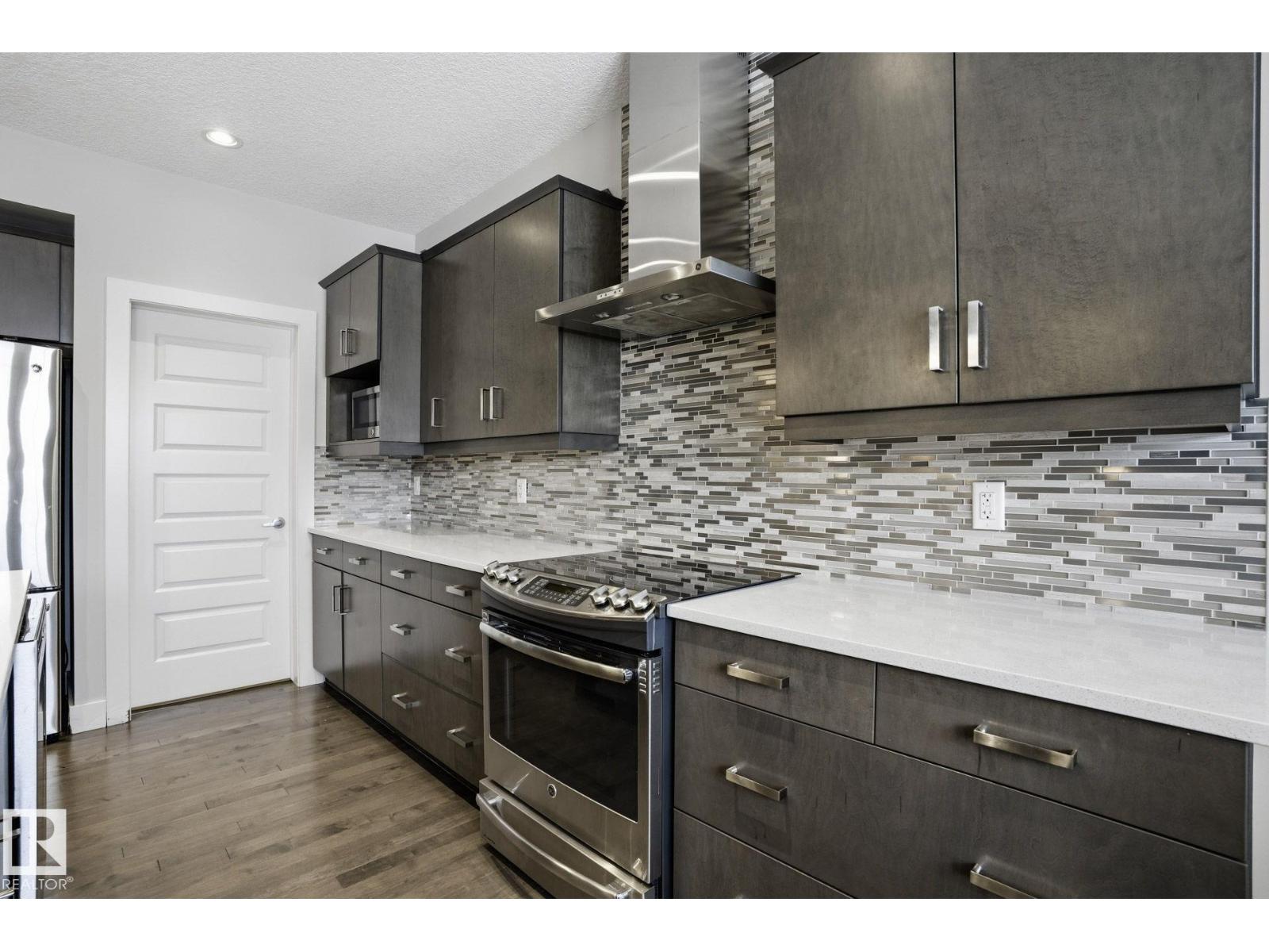 1915 77 ST SW, Edmonton