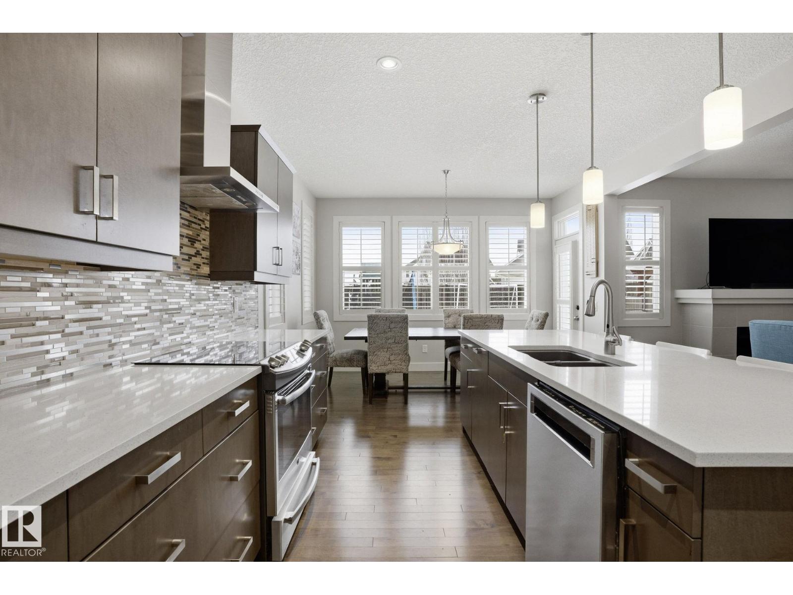 1915 77 ST SW, Edmonton