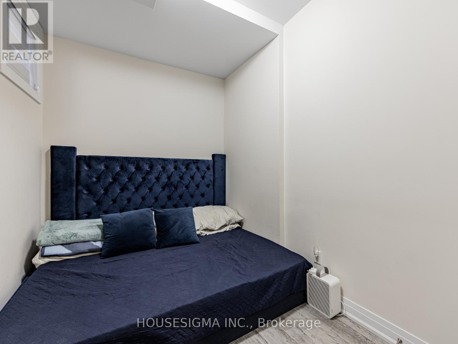 #5 713 LAWRENCE AVENUE W - 20