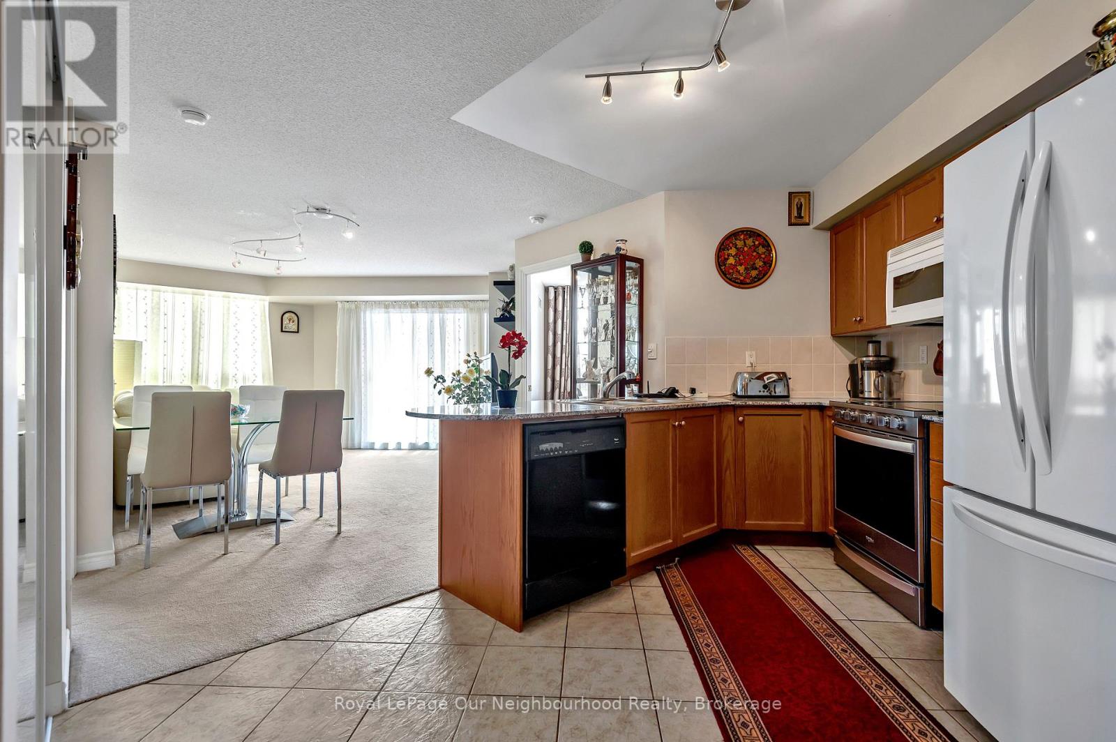 #813 1720 EGLINTON AVENUE E - 5