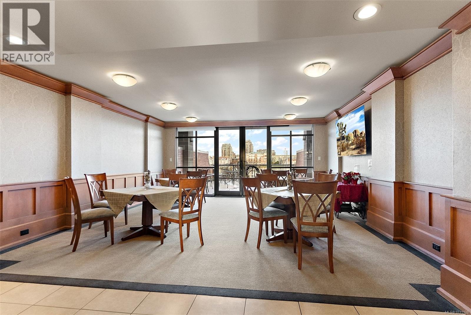 #330 21 DALLAS RD - 27