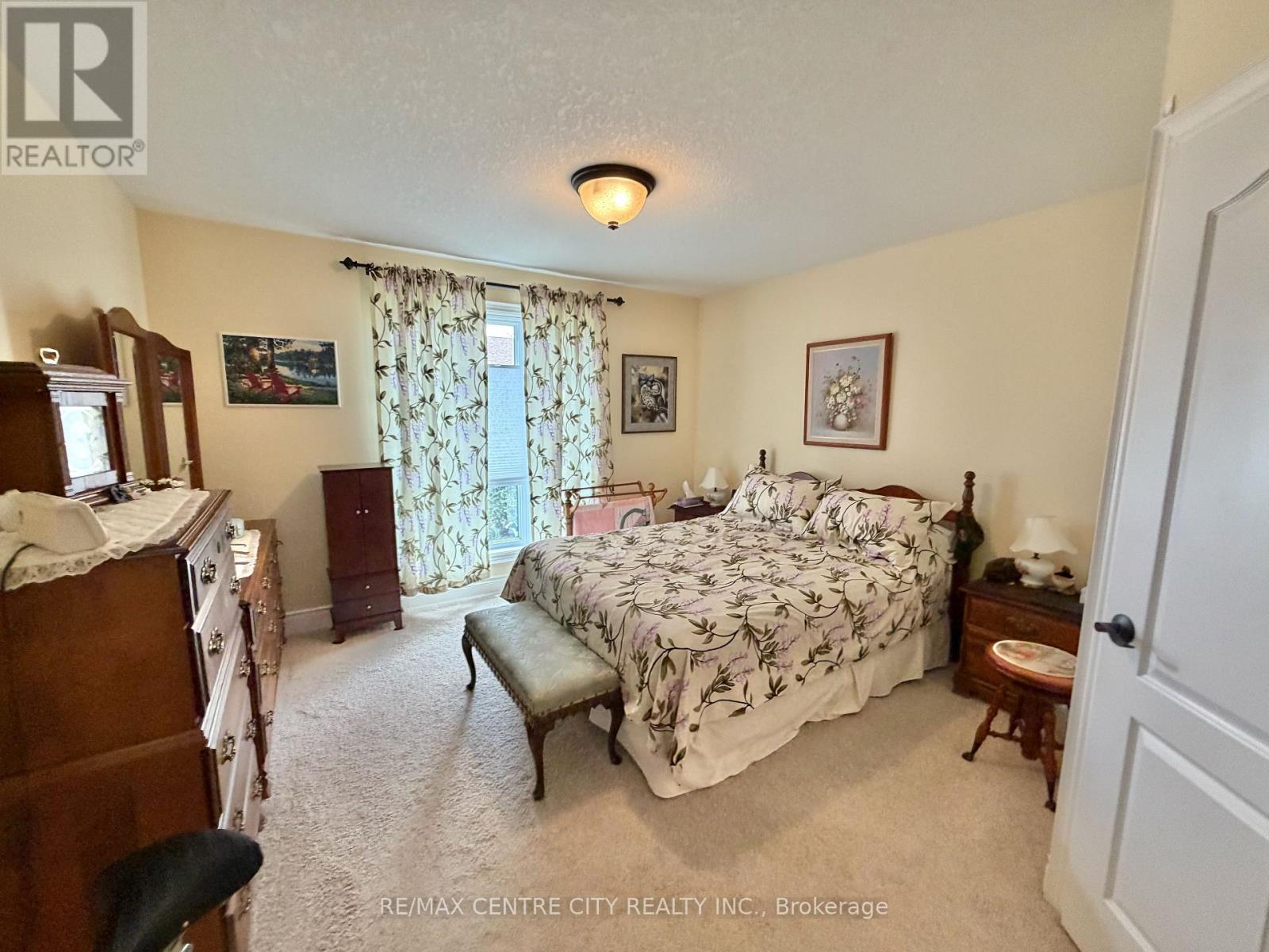 15 HOLLAND AVENUE Property Photo