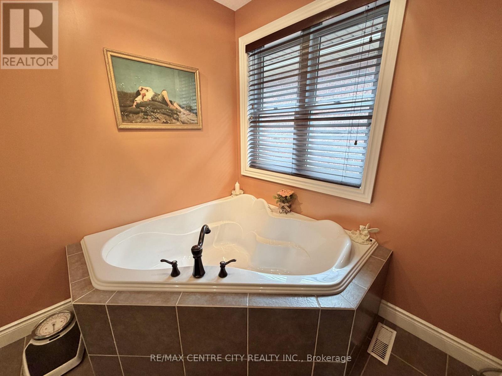 15 HOLLAND AVENUE Property Photo