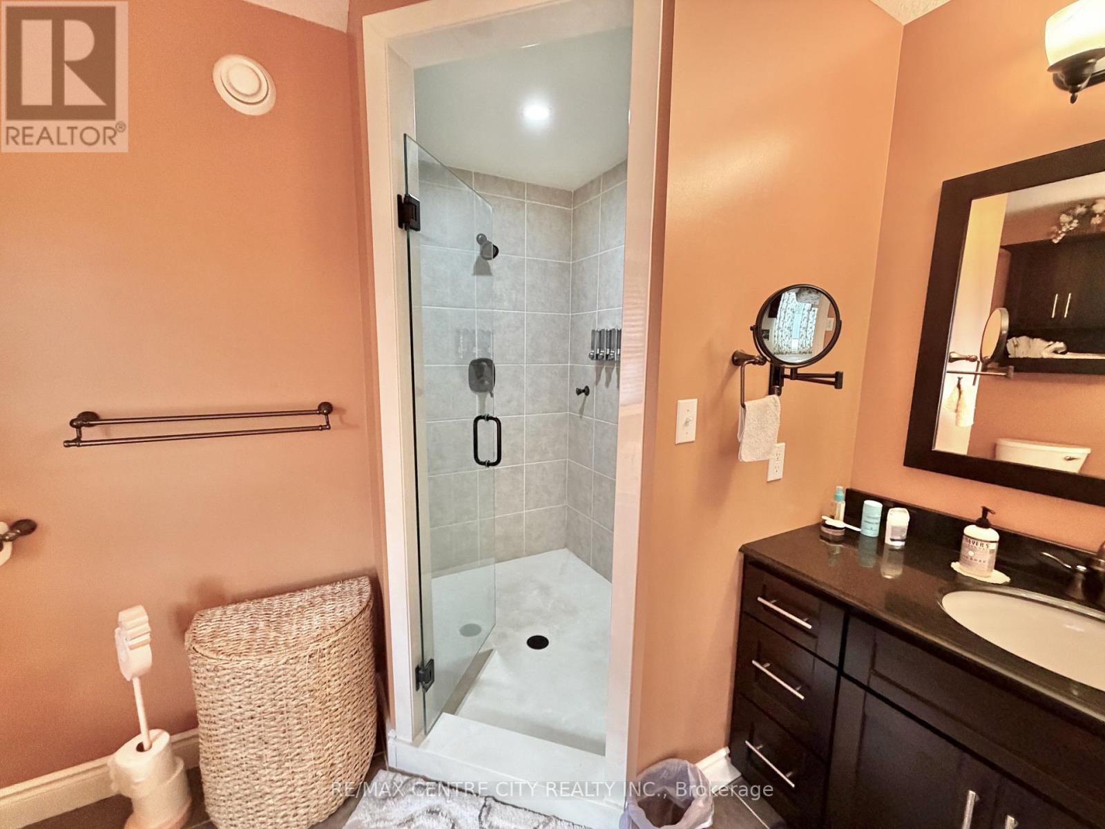 15 HOLLAND AVENUE Property Photo