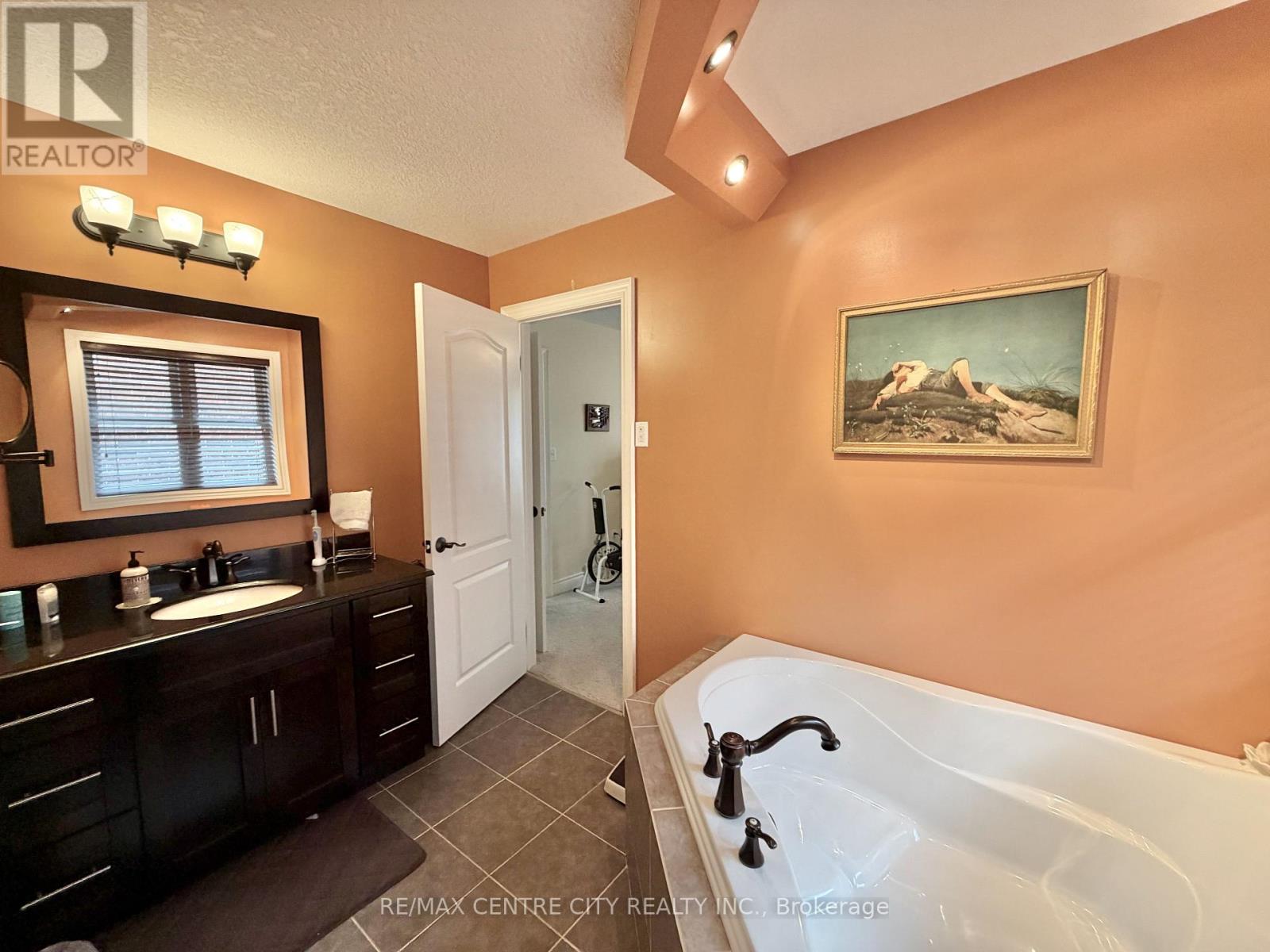 15 HOLLAND AVENUE Property Photo