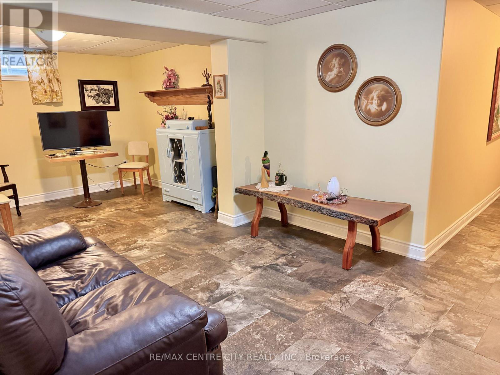 15 HOLLAND AVENUE Property Photo