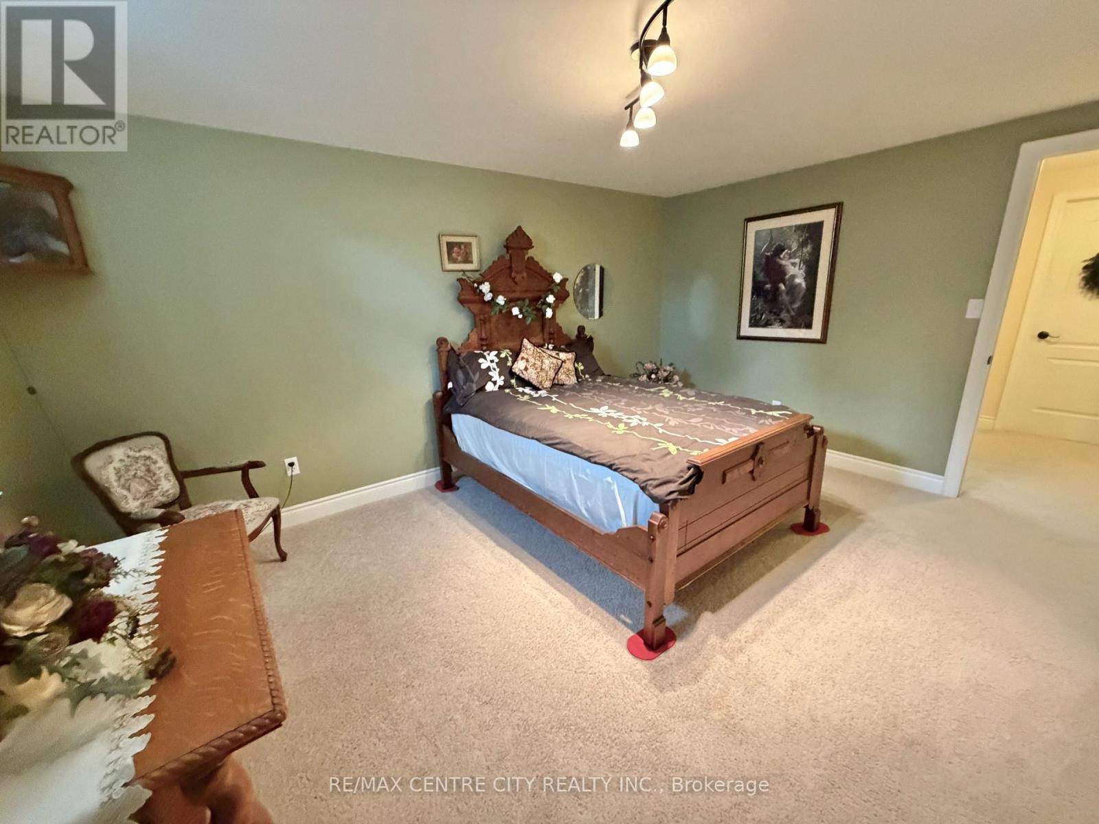 15 HOLLAND AVENUE Property Photo