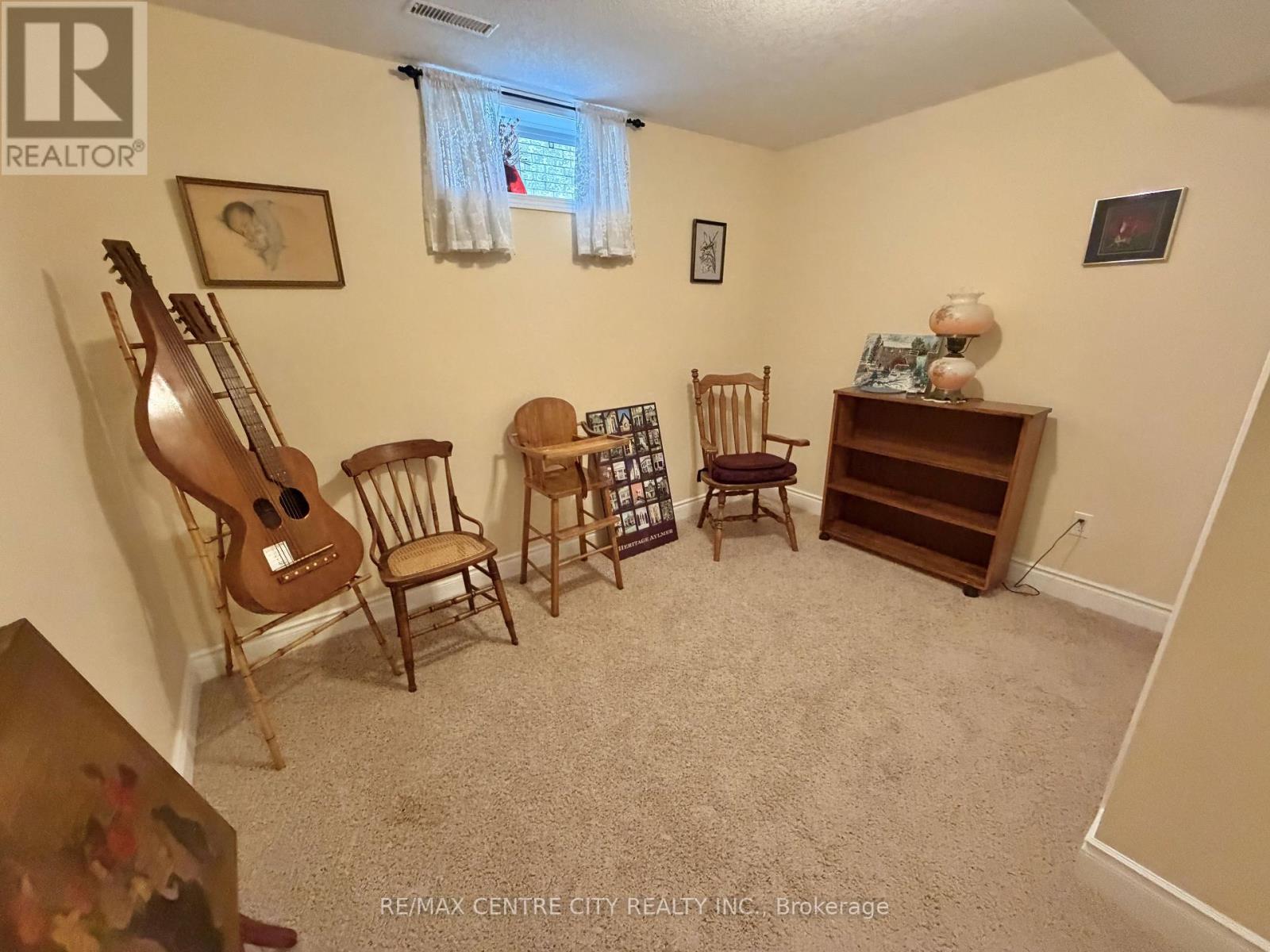 15 HOLLAND AVENUE Property Photo