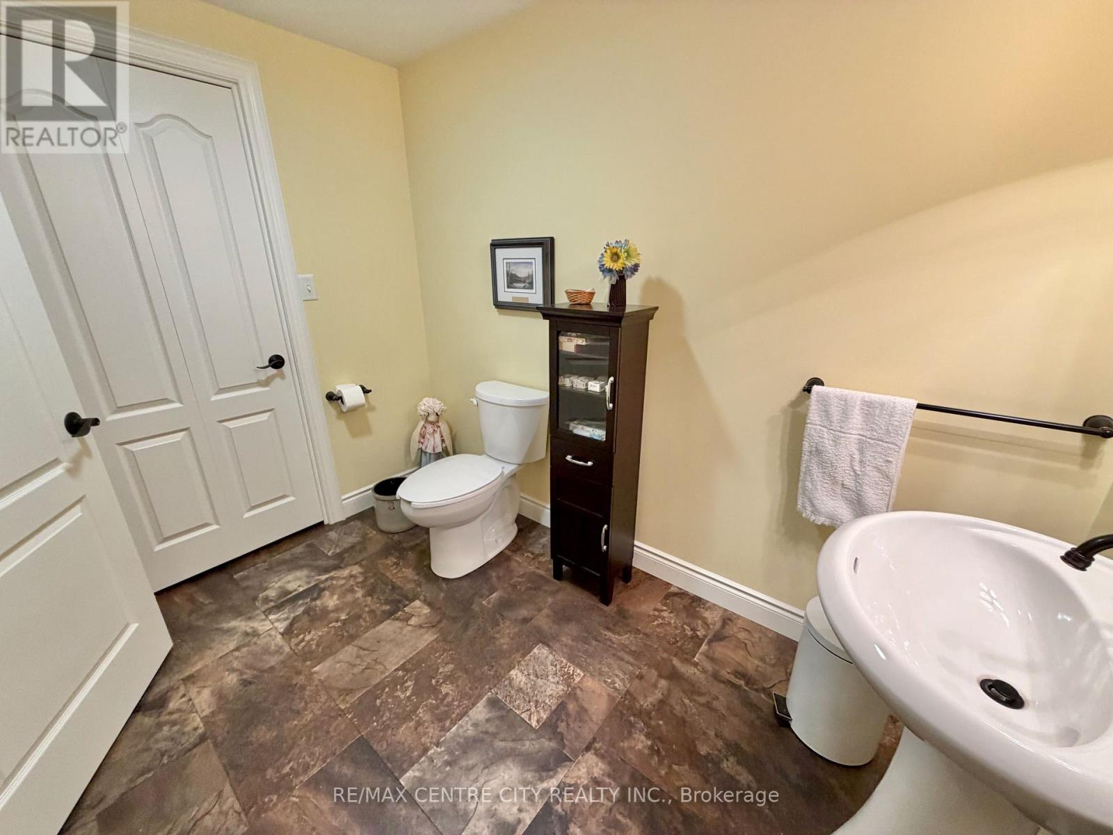 15 HOLLAND AVENUE Property Photo