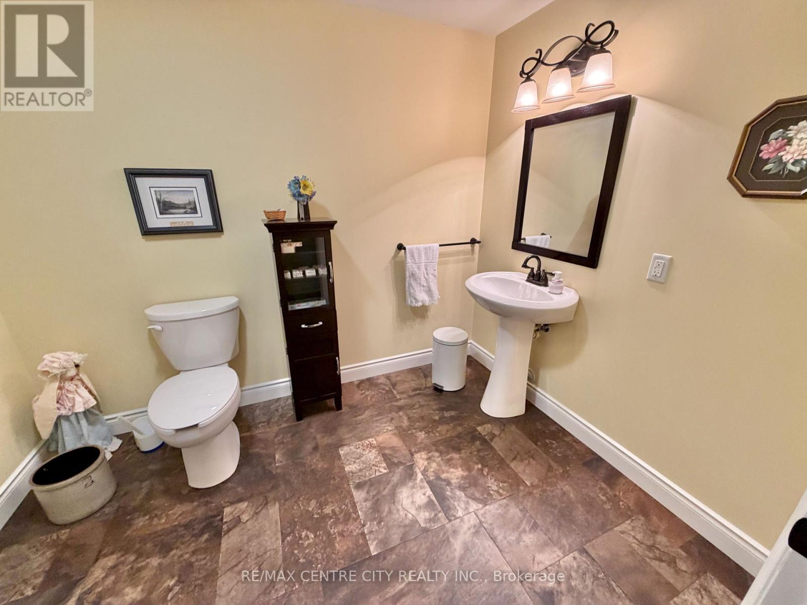 15 HOLLAND AVENUE Property Photo