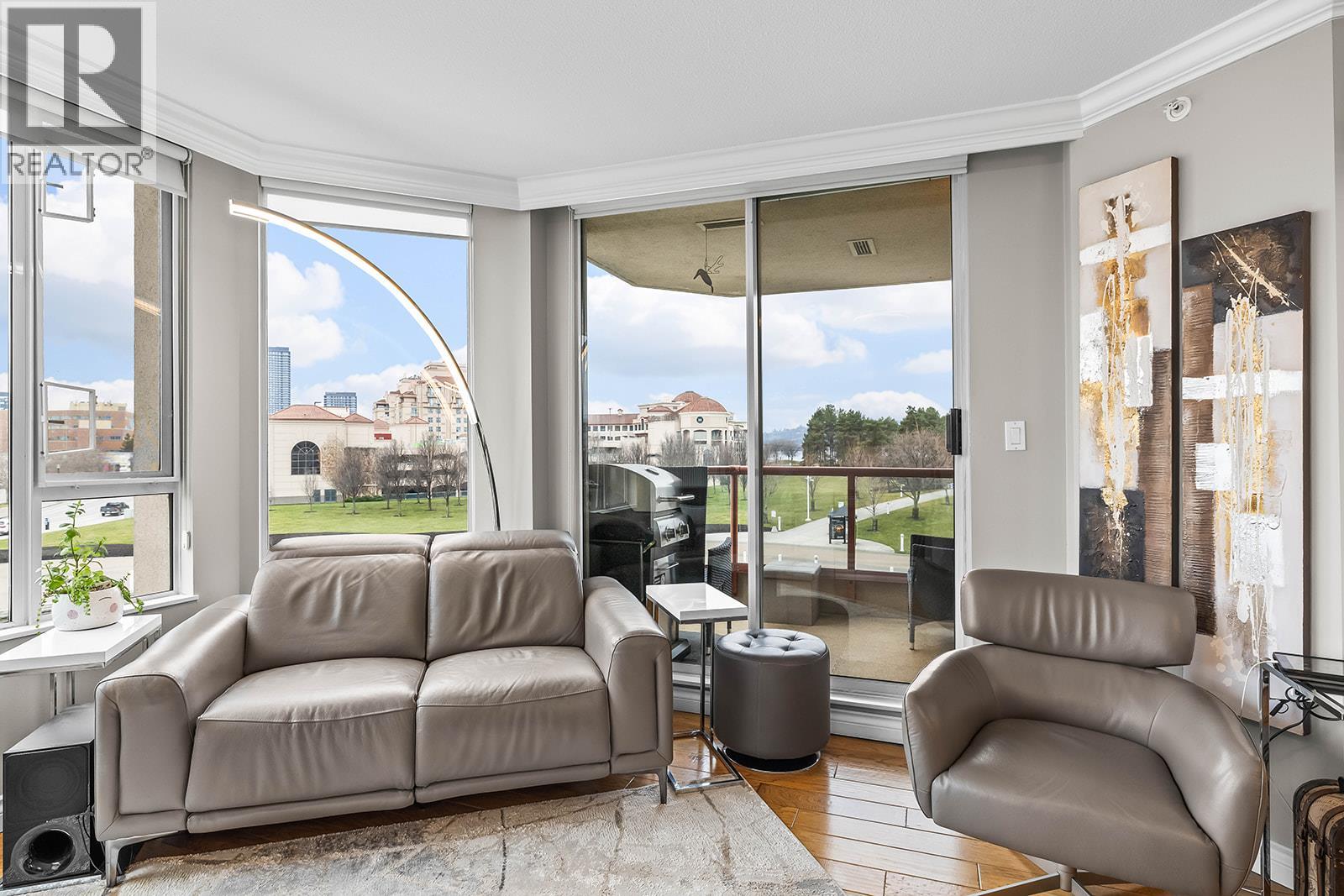 302 1160 Sunset Drive, Kelowna