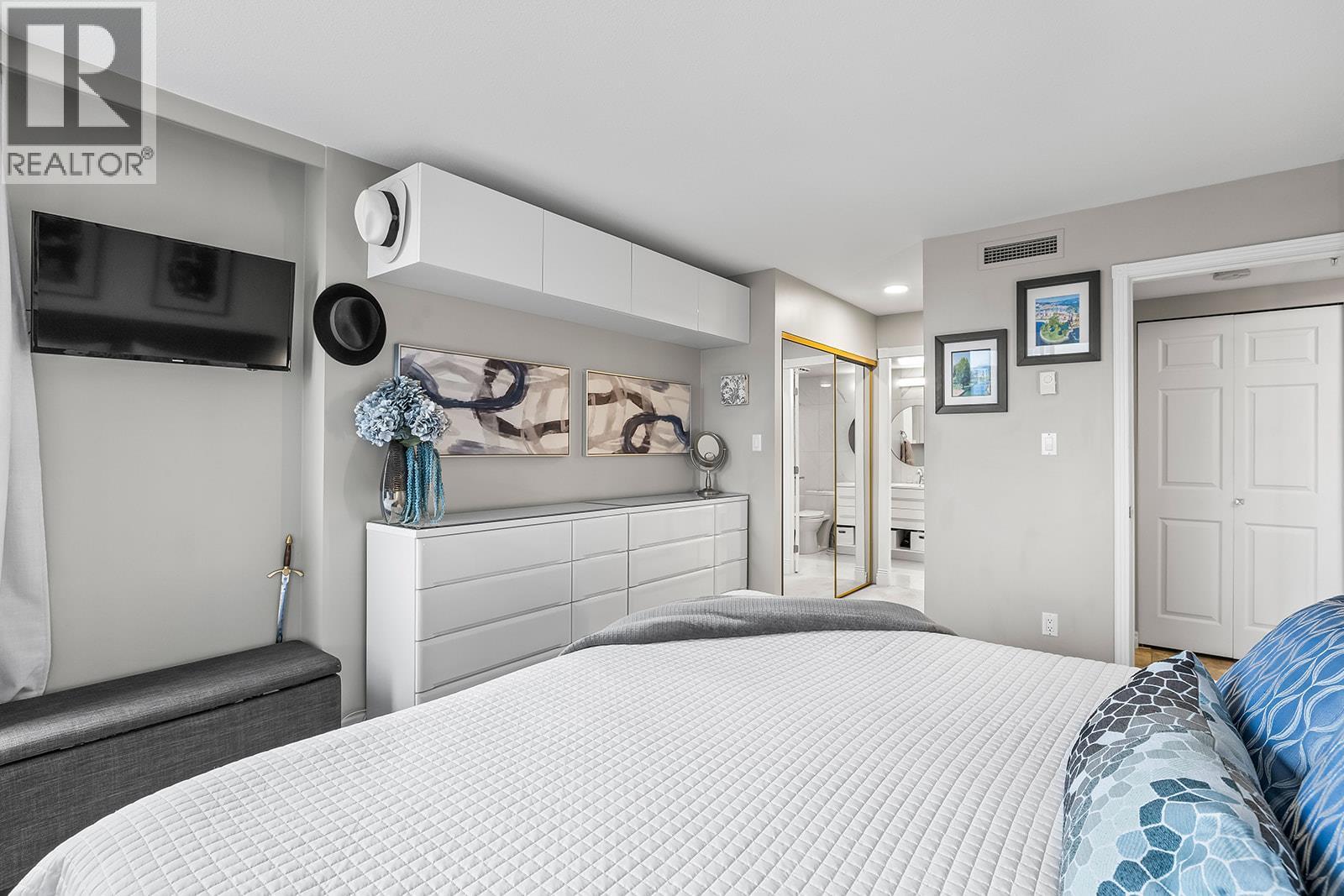 302 1160 Sunset Drive, Kelowna