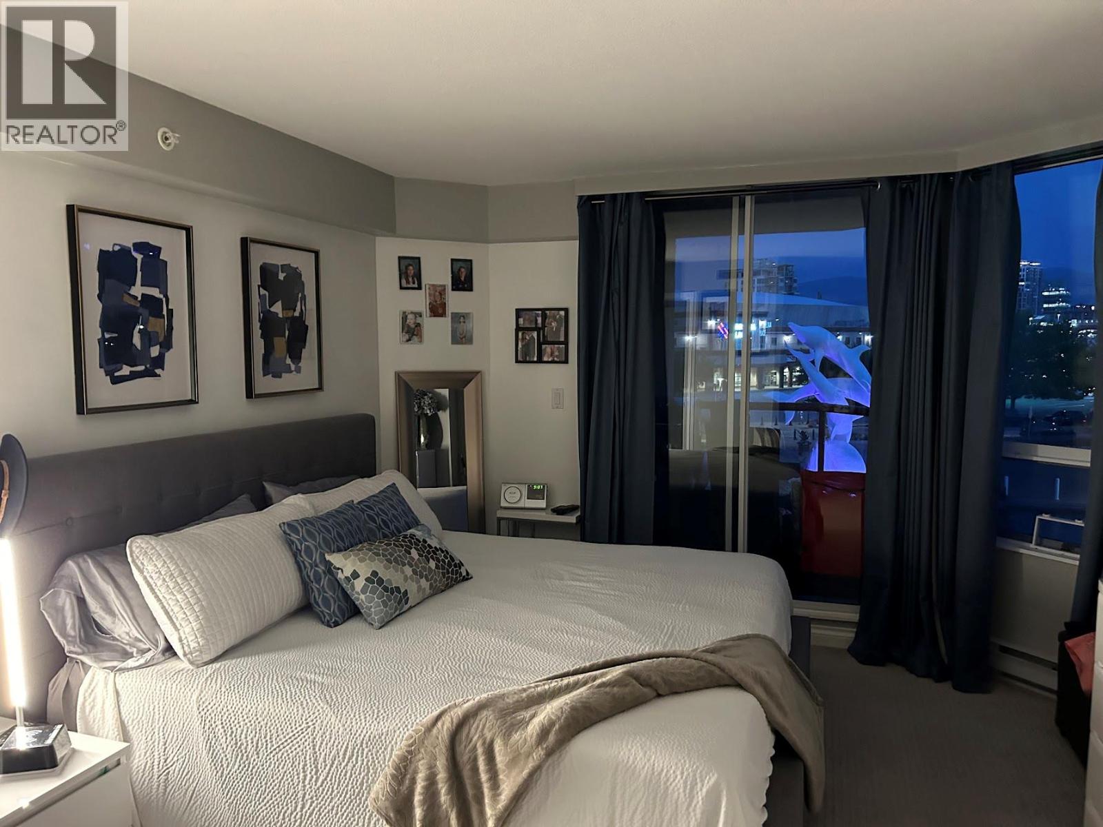 302 1160 Sunset Drive, Kelowna