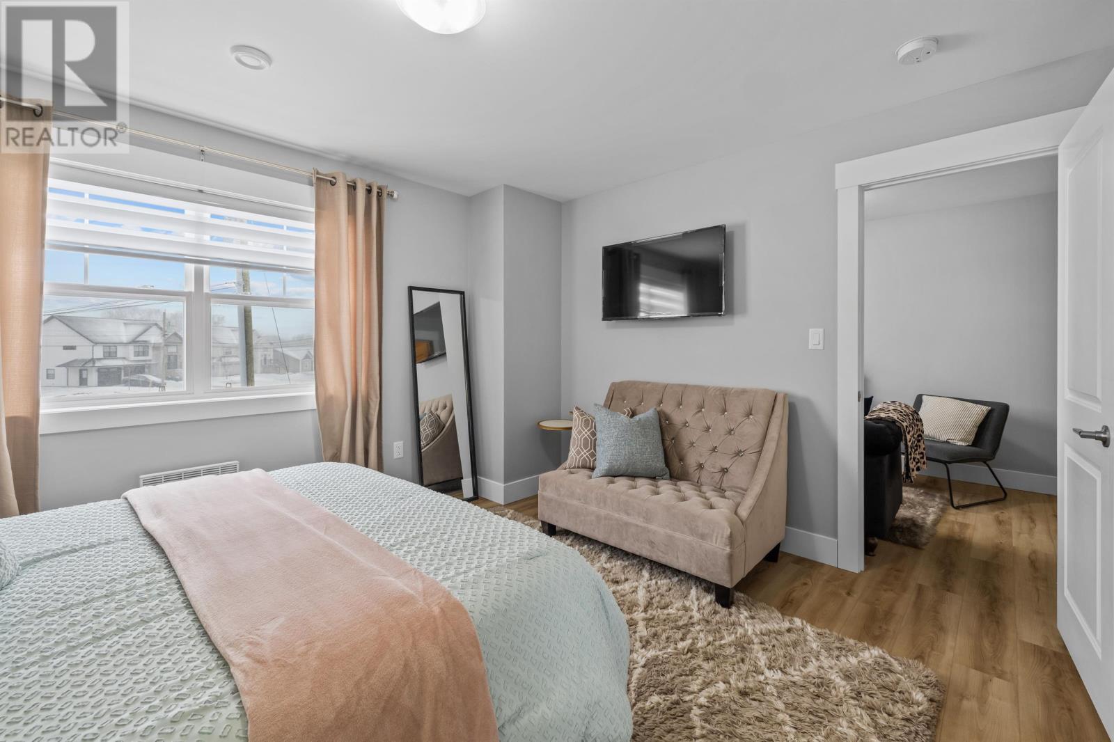 40 WOODHOUSE COURT - 27