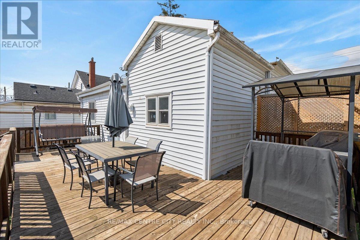 106 METCALFE STREET E Property Photo