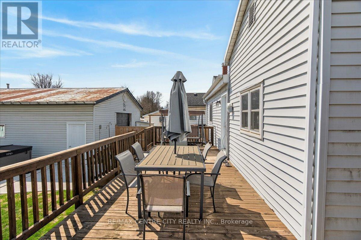 106 METCALFE STREET E Property Photo