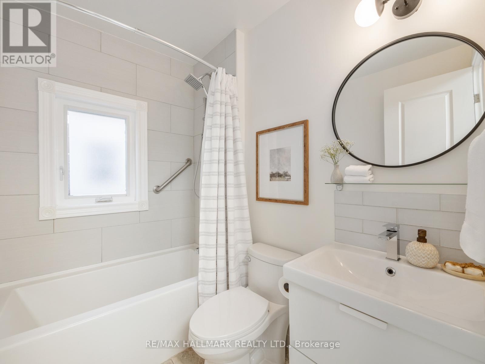 38 LARCHMOUNT AVENUE, Toronto (South Riverdale), Ontario