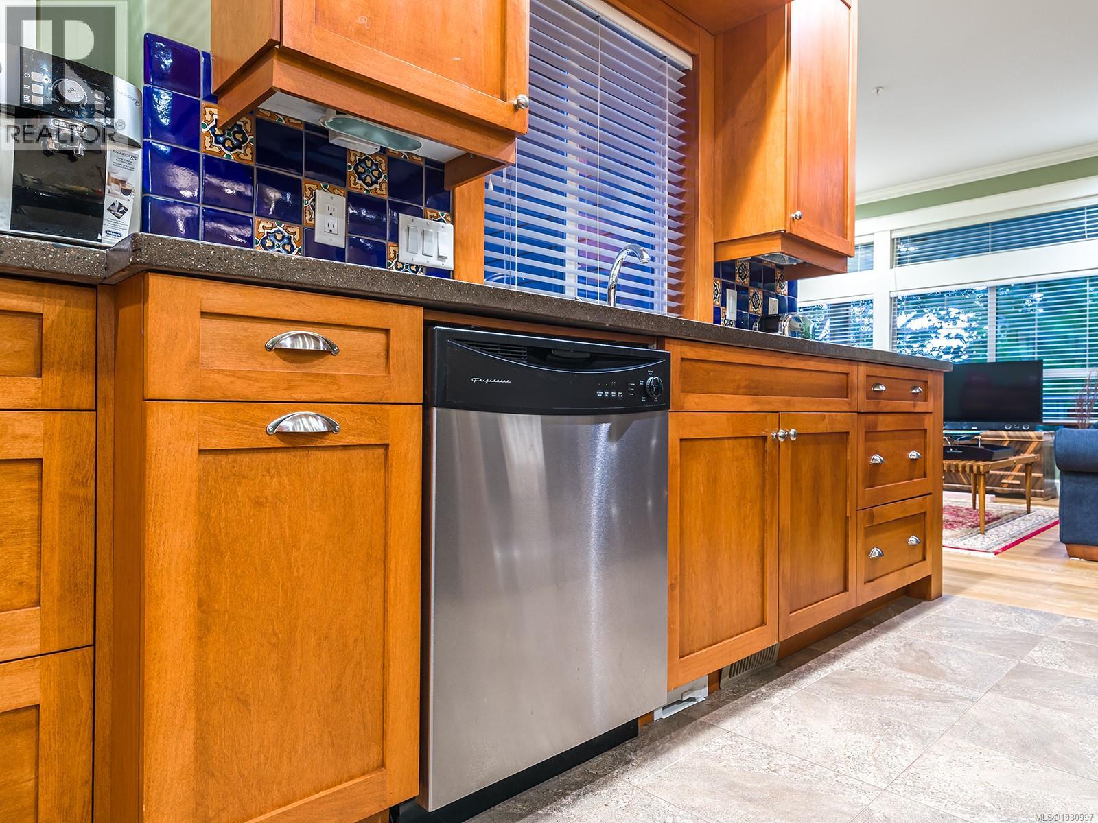 5790 Garnet Pl, Nanaimo