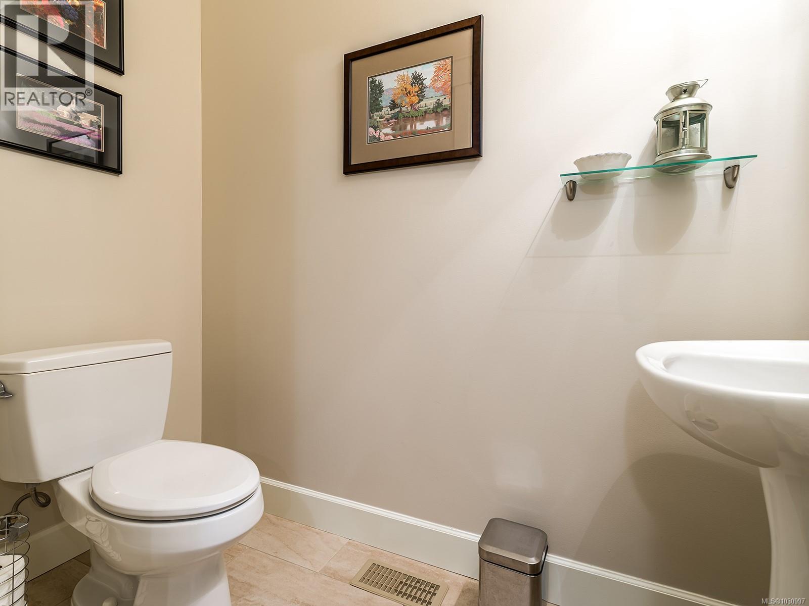 5790 Garnet Pl, Nanaimo