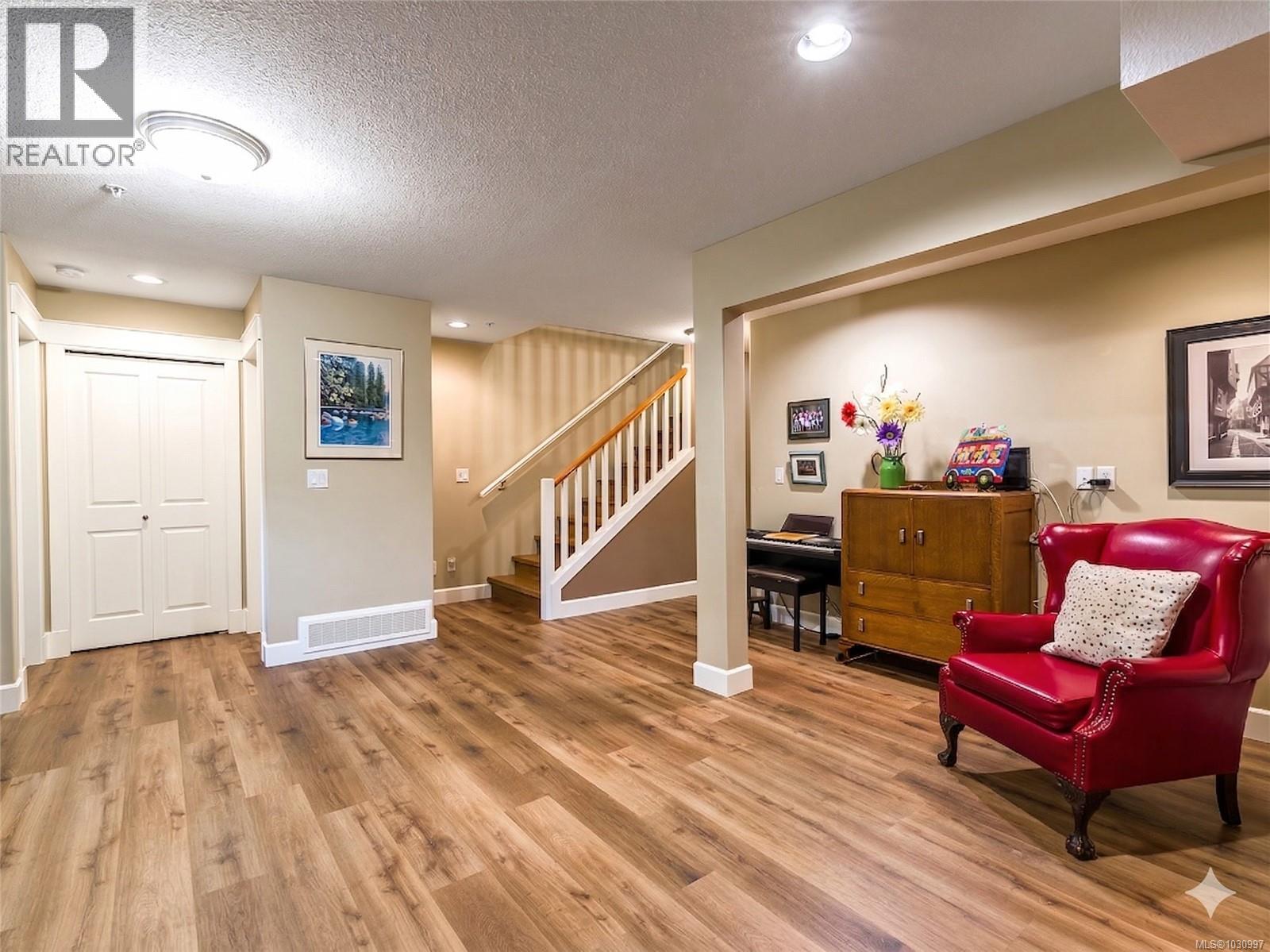 5790 Garnet Pl, Nanaimo