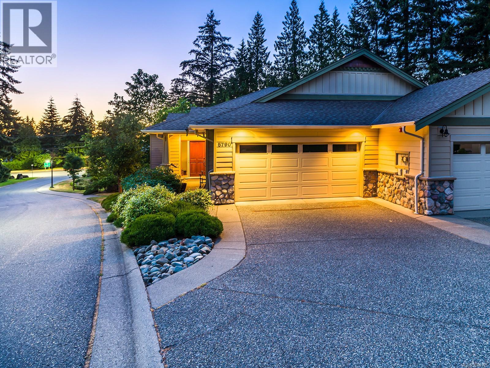 5790 Garnet Pl, Nanaimo