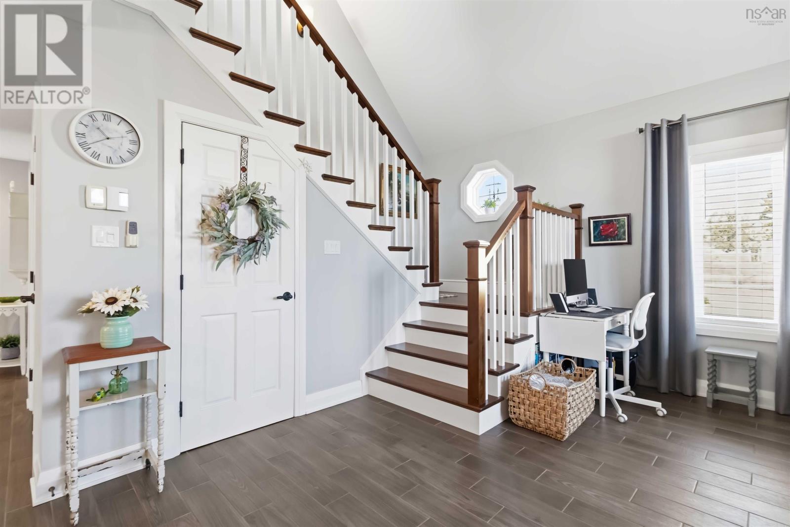 Property 20 of 48 of 9 Crescent Point Lane