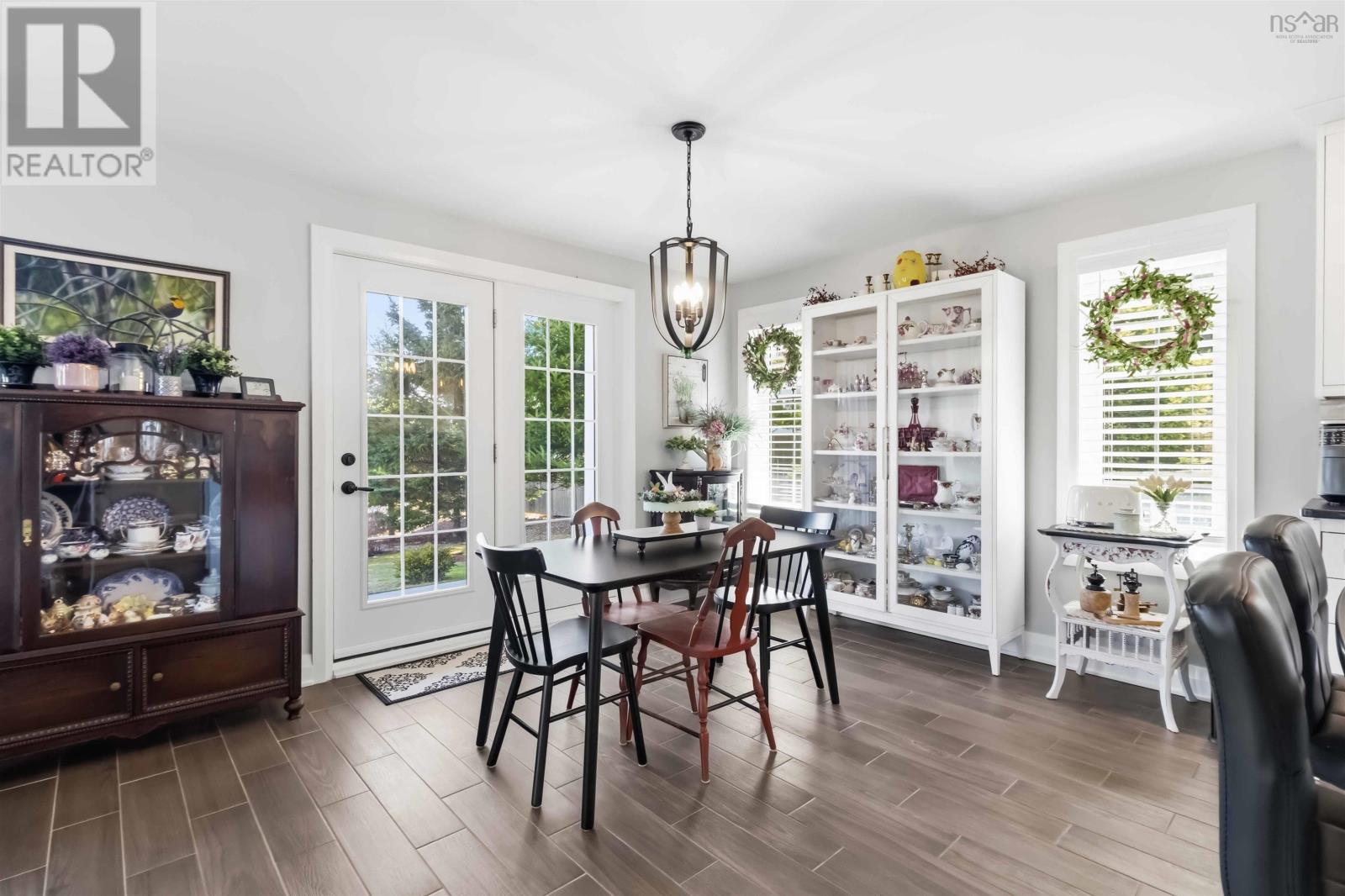 Property 19 of 48 of 9 Crescent Point Lane