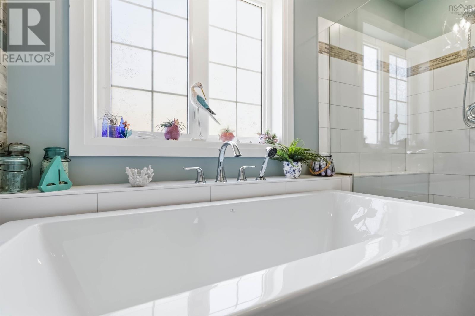 Property 40 of 48 of 9 Crescent Point Lane