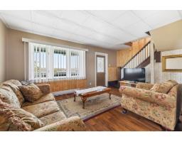 Enclosed porch - 330 Ch. Des Outaouais, L Ile Du Grand Calumet, QC J0X1J0 Photo 6