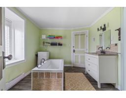 330 Ch. Des Outaouais, L Ile Du Grand Calumet, QC J0X1J0 Photo 17