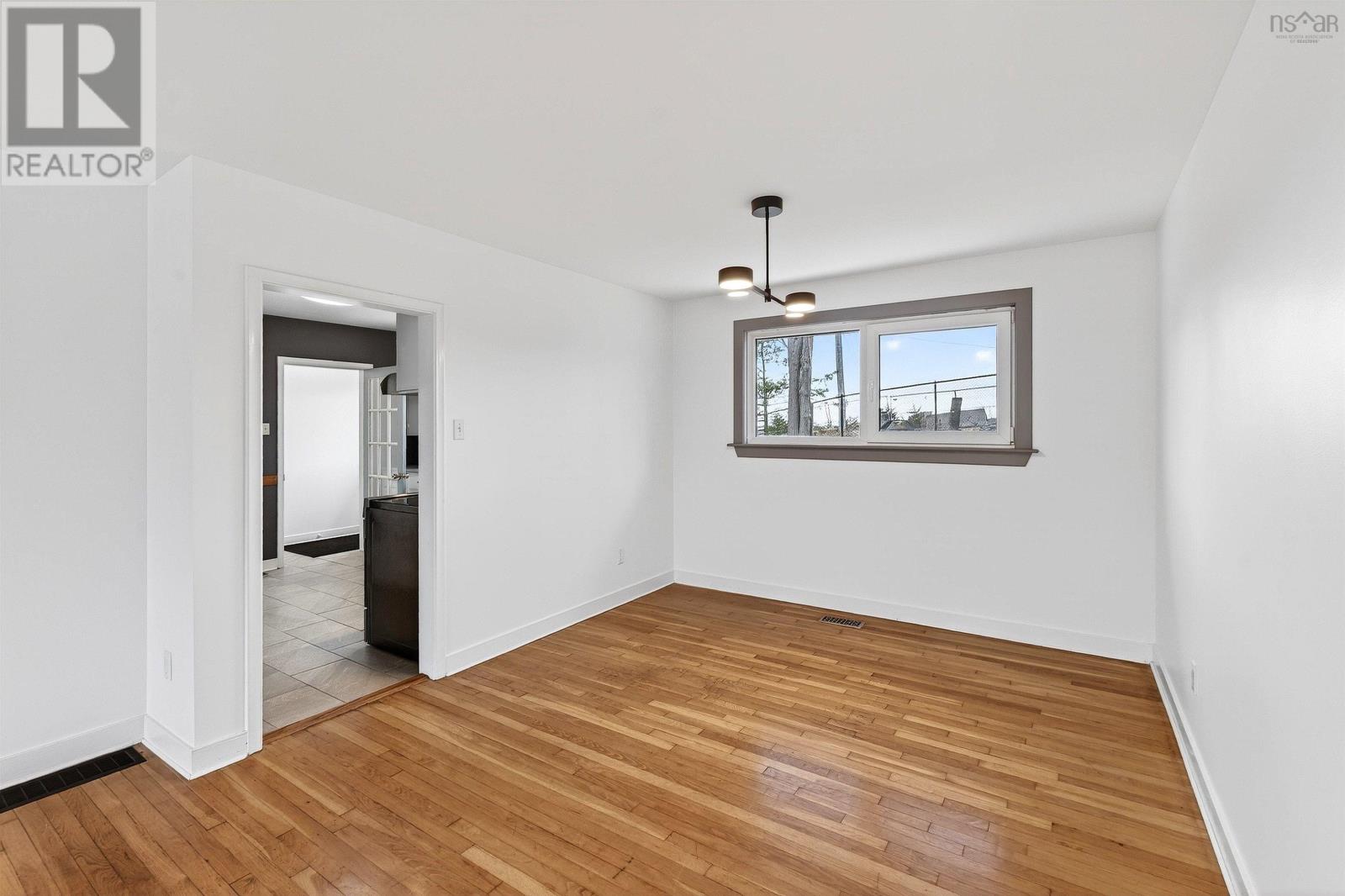 Property 29 of 36 of 24 Canary Crescent