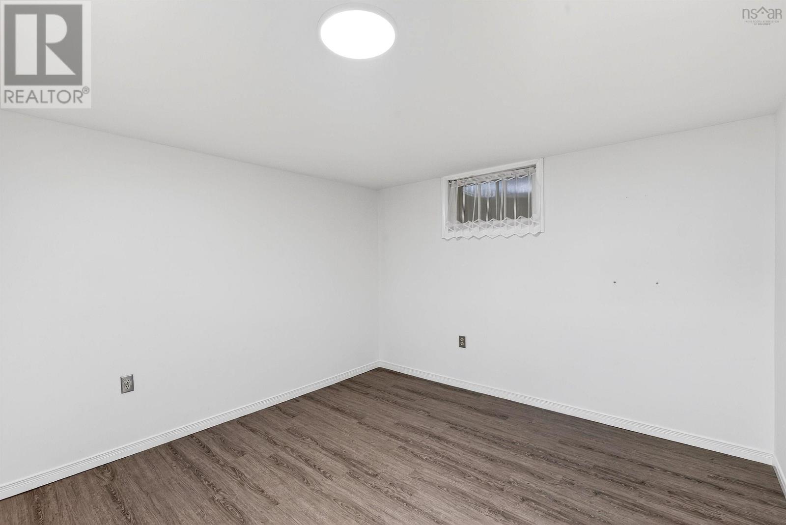 Property 23 of 36 of 24 Canary Crescent