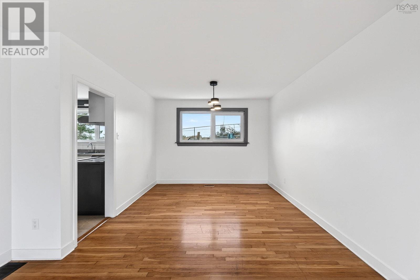 Property 13 of 36 of 24 Canary Crescent