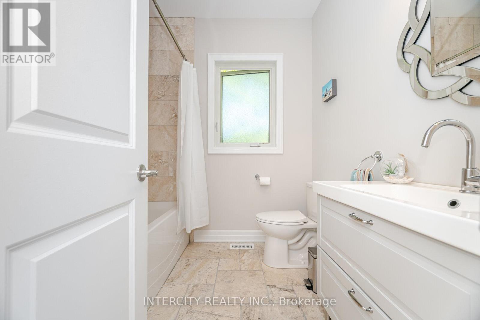 41 TALL PINES DRIVE - 20