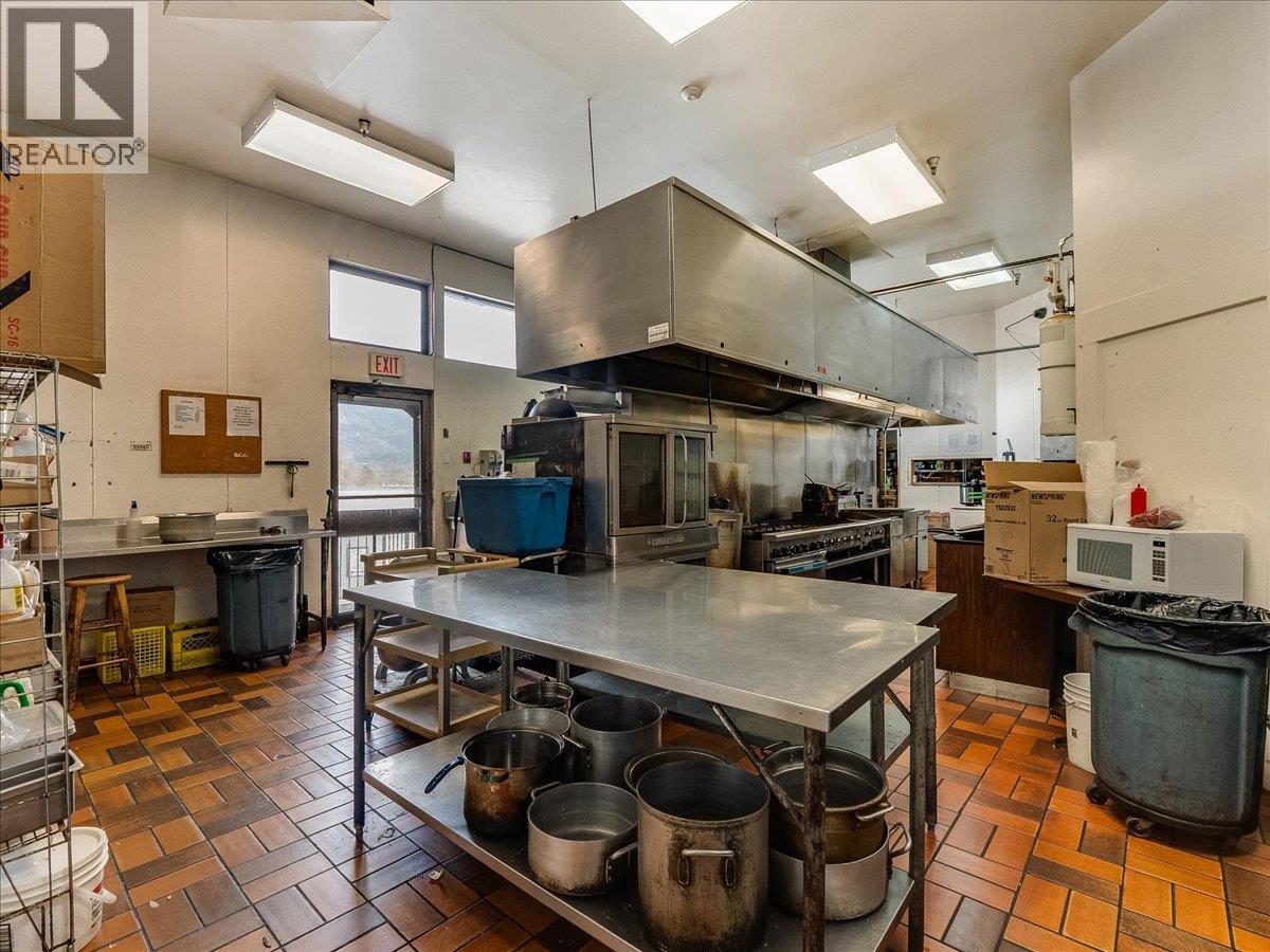 2 1810 8th Avenue, Castlegar