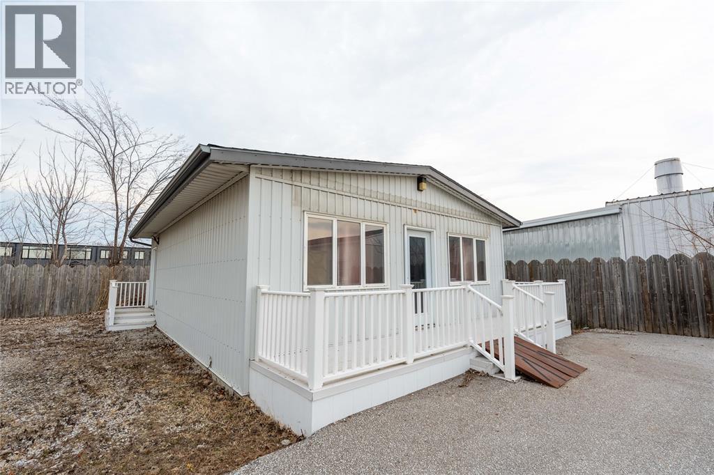 768 CONFEDERATION STREET, Sarnia, Ontario, N7T2E3 — Photo 9