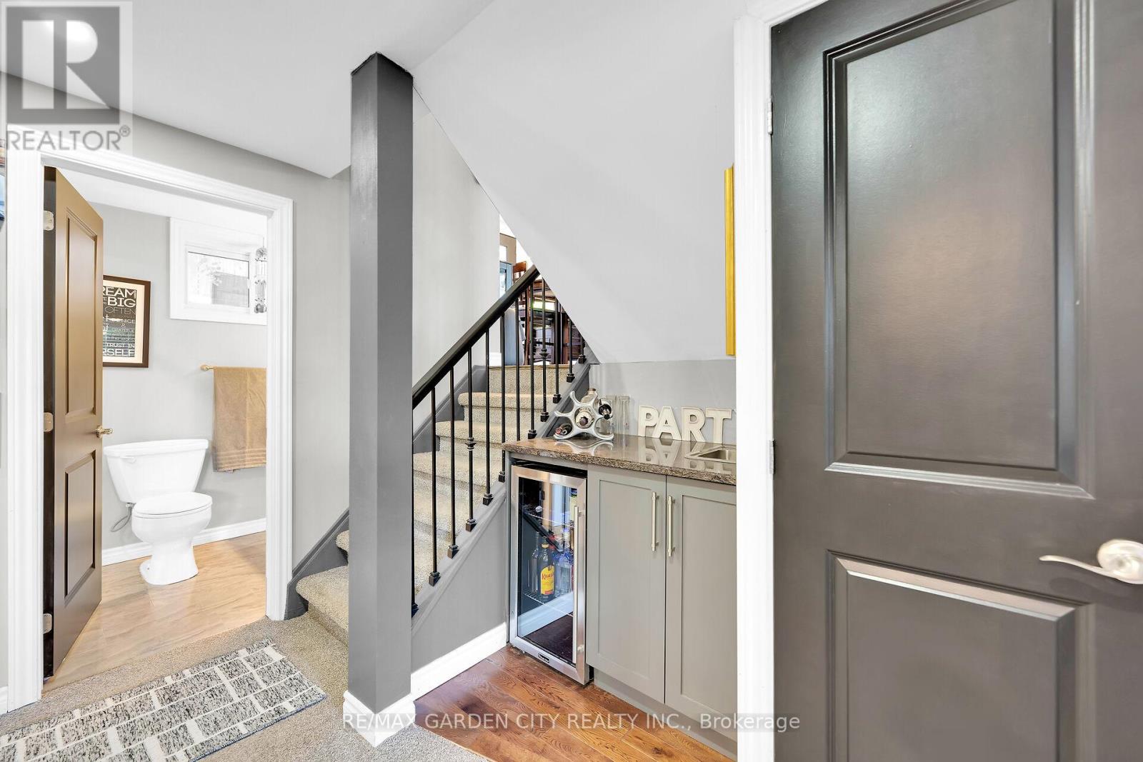 8 BENDAMERE DRIVE - 23