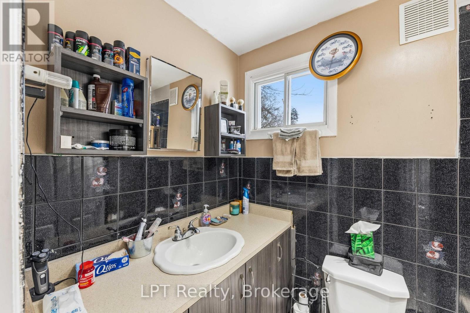 127 KITCHENER ROAD - 21