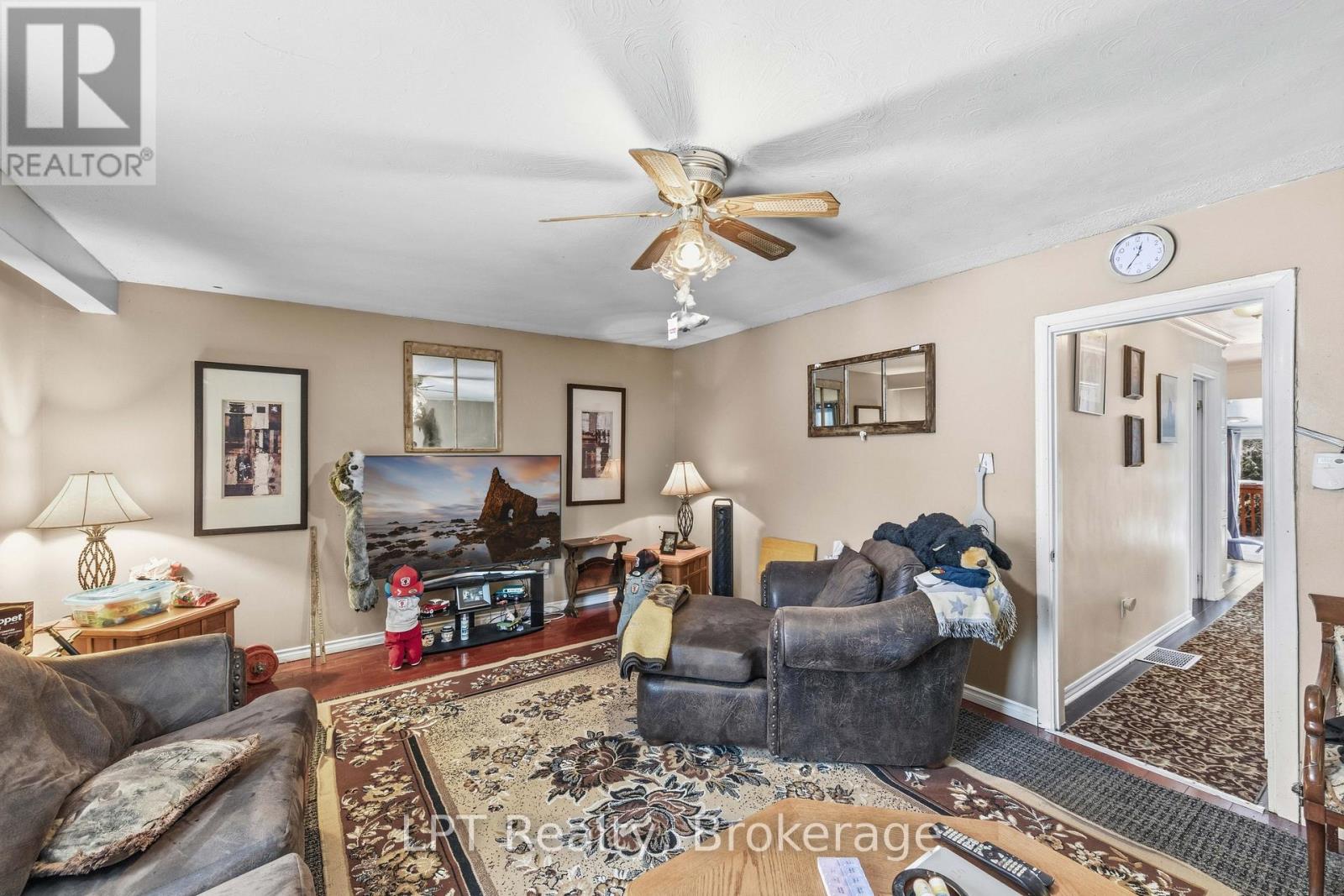 127 KITCHENER ROAD - 24