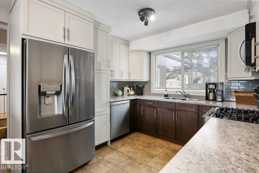 7 ASH PL, St. Albert