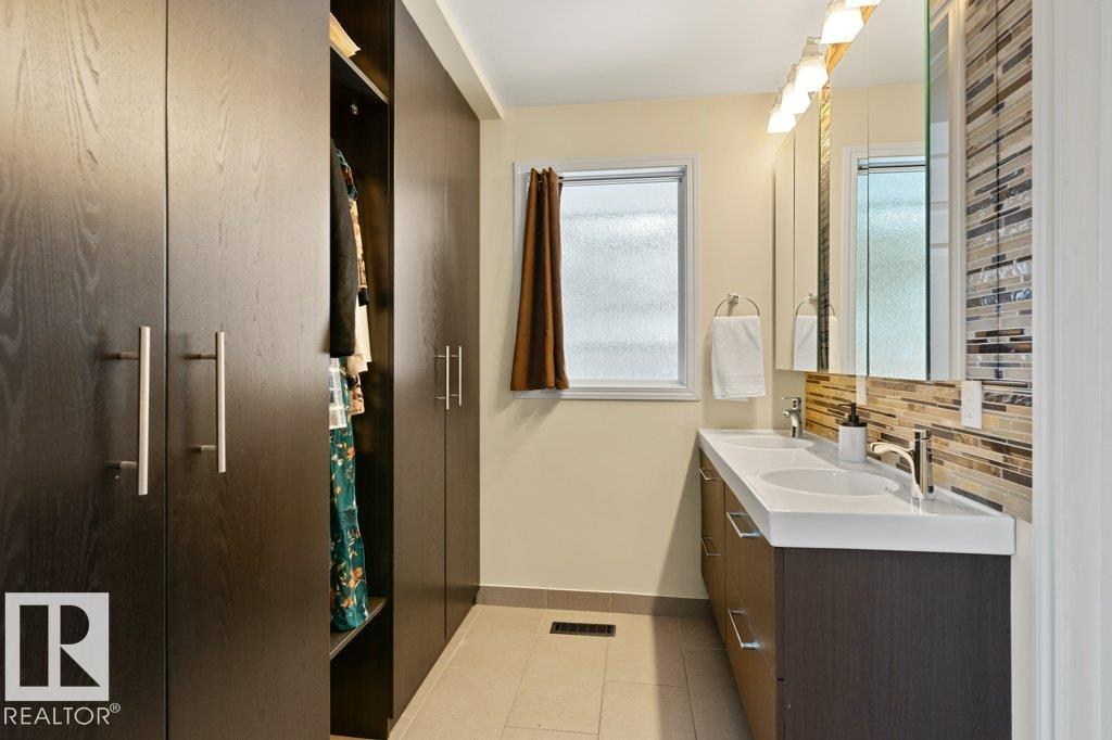 7 ASH PL, St. Albert