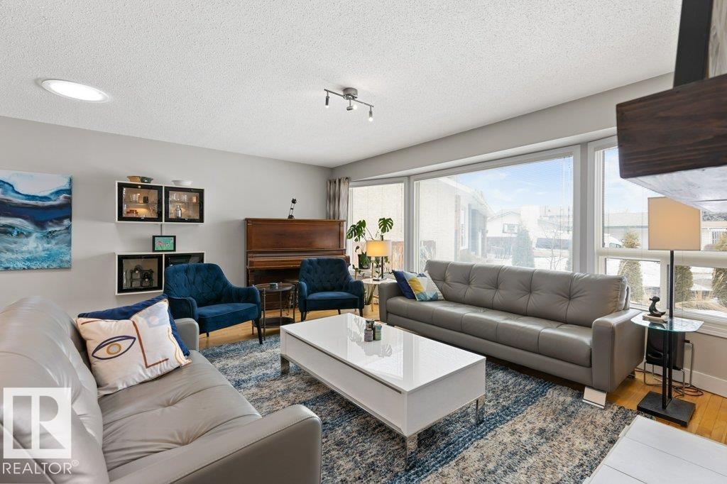 7 ASH PL, St. Albert